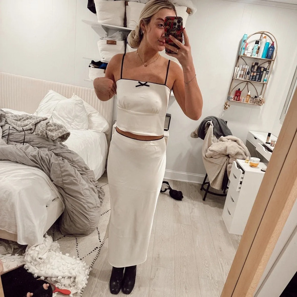 House of Harlow 1960 Dresses & Skirts - HOUSE OF HARLOW satin set M